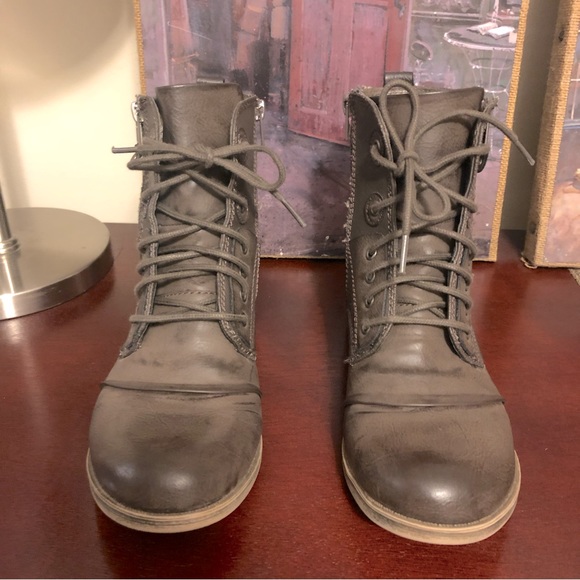 American Rag combat boot size 8. Greyish Purple color. - Picture 7 of 9